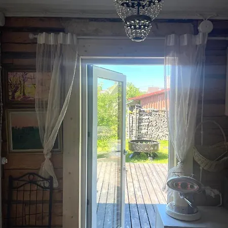 Hubane Hoovimajake Vanalinna Juures * Haapsalu